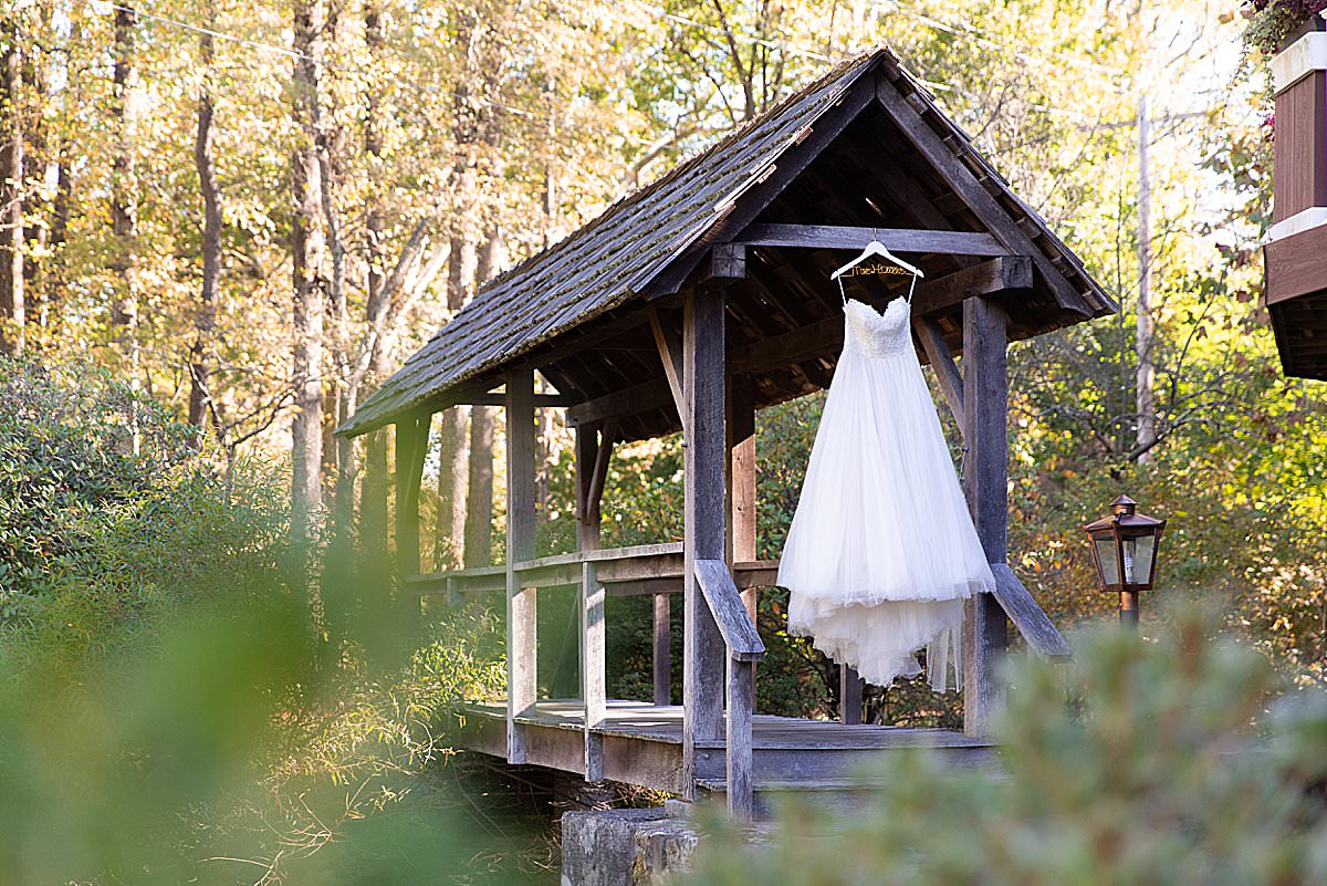 Wedding Dress | Beech Springs Farm Wedding in Ortanna PA by Harrisburg Photographer Photography by Erin Leigh