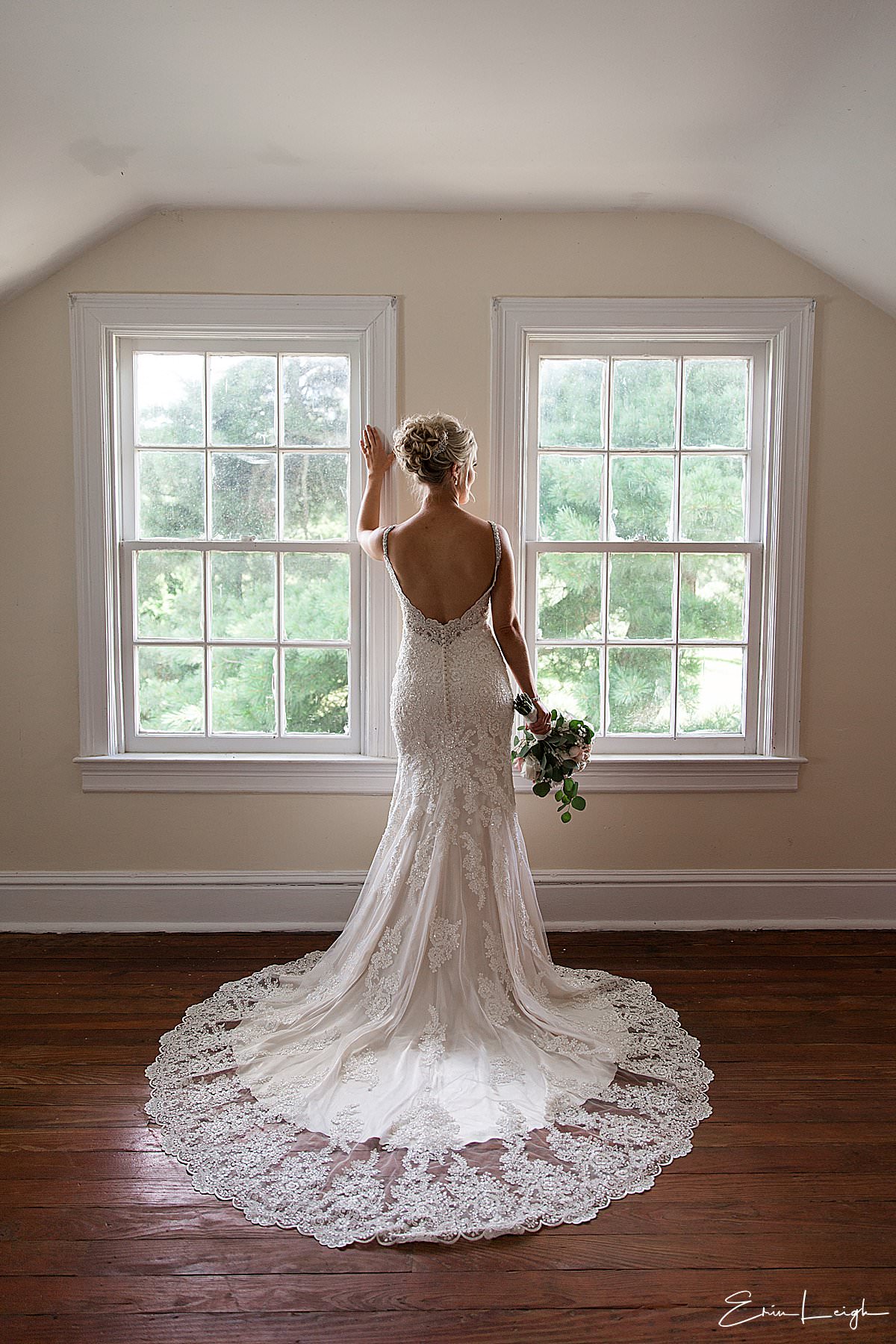 bride, back view of wedding dress | Lauxmont Farms Wedding in Wrightsville PA by Harrisburg Photographer Photography by Erin Leigh