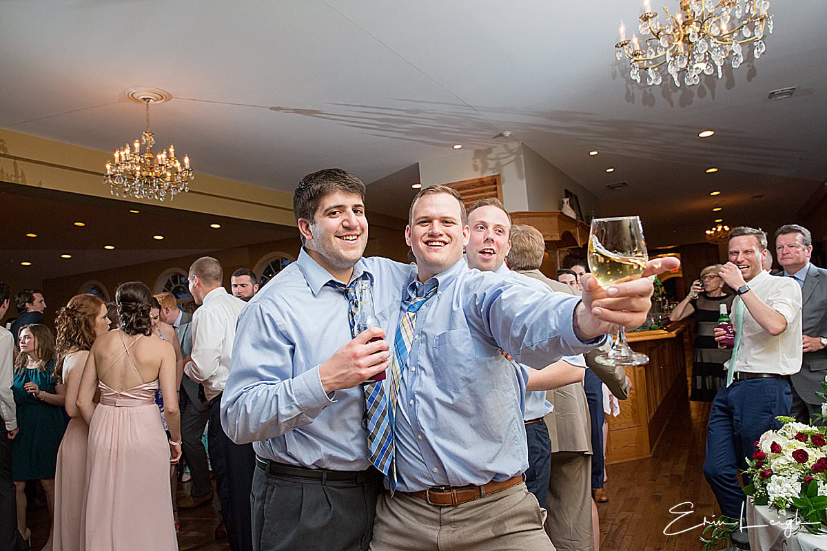funny reception photo | Linwood Estate Wedding in CarlislePA by Harrisburg Photographer Photography by Erin Leigh