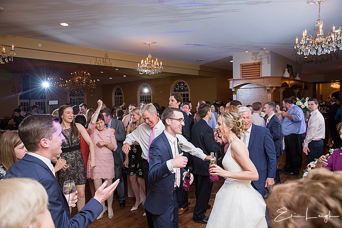 reception dancing | Linwood Estate Wedding in CarlislePA by Harrisburg Photographer Photography by Erin Leigh