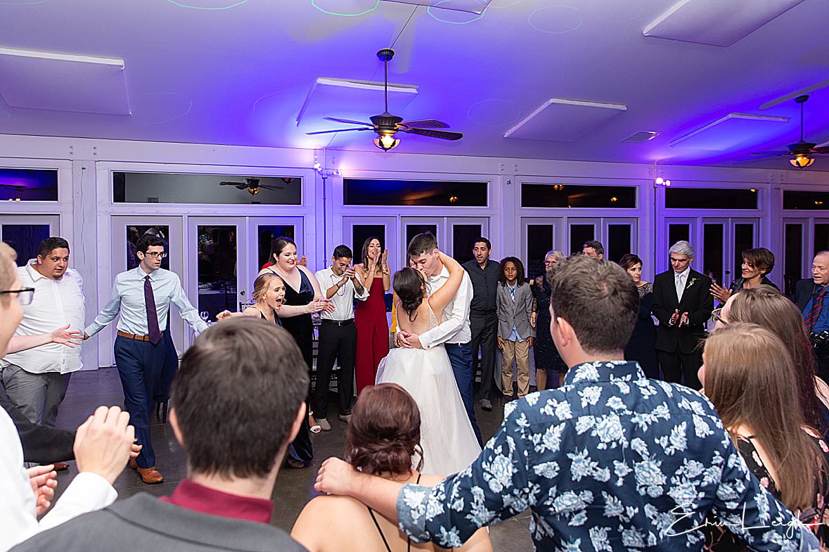 reception dancing last call | Stocks Manor Wedding in Mechanicsburg PA by Harrisburg Photographer Photography by Erin Leigh